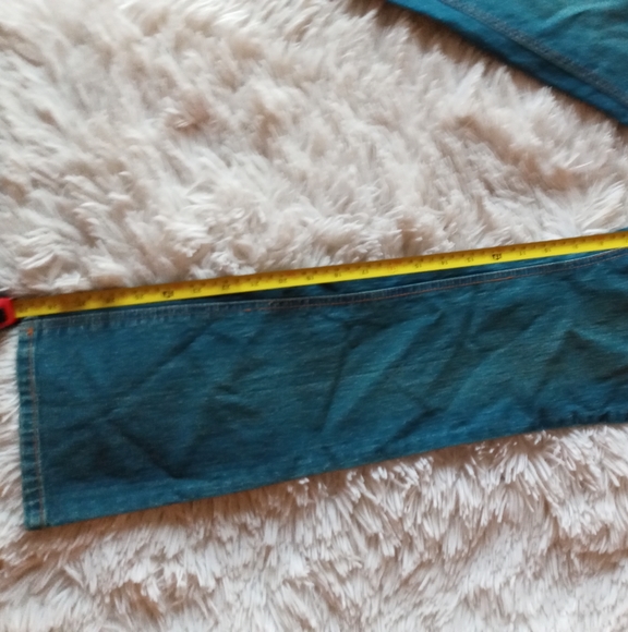 Drama Jean with Sequin back pockets - Picture 14 of 16